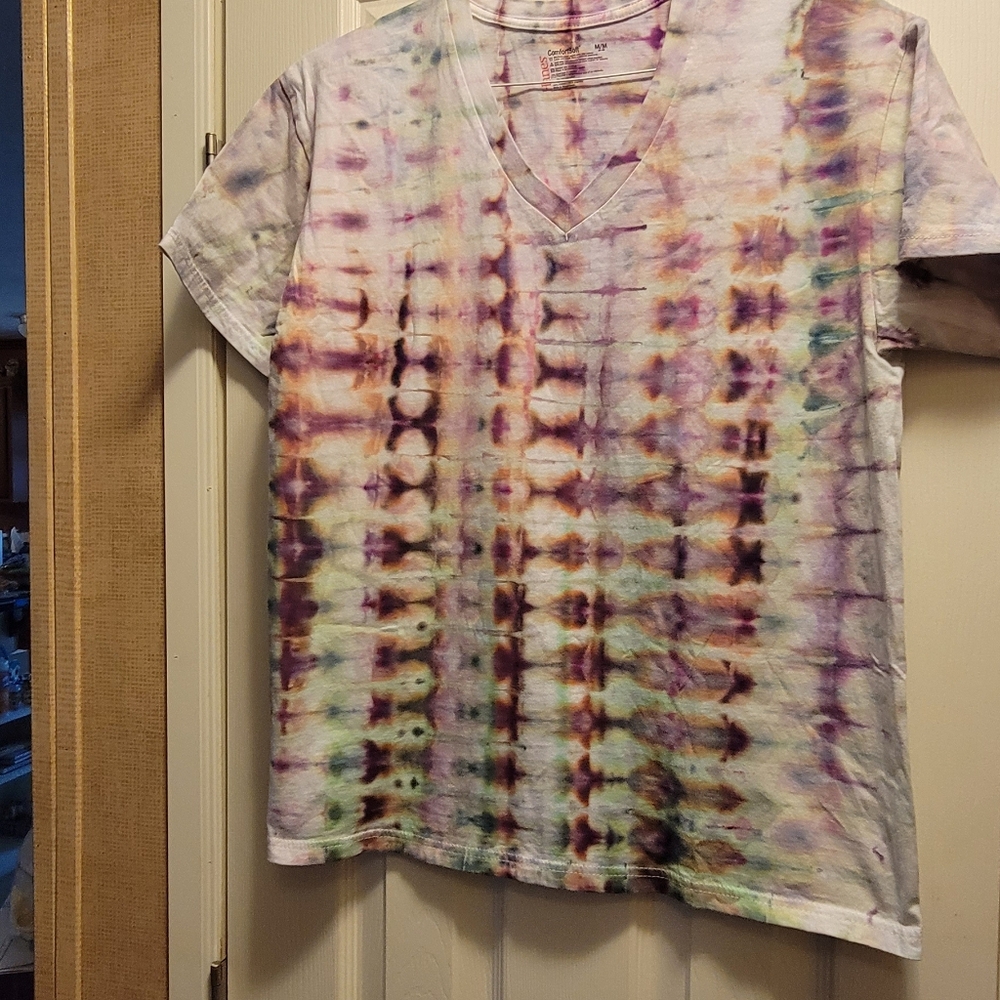 TieDye Tee V neck Medium